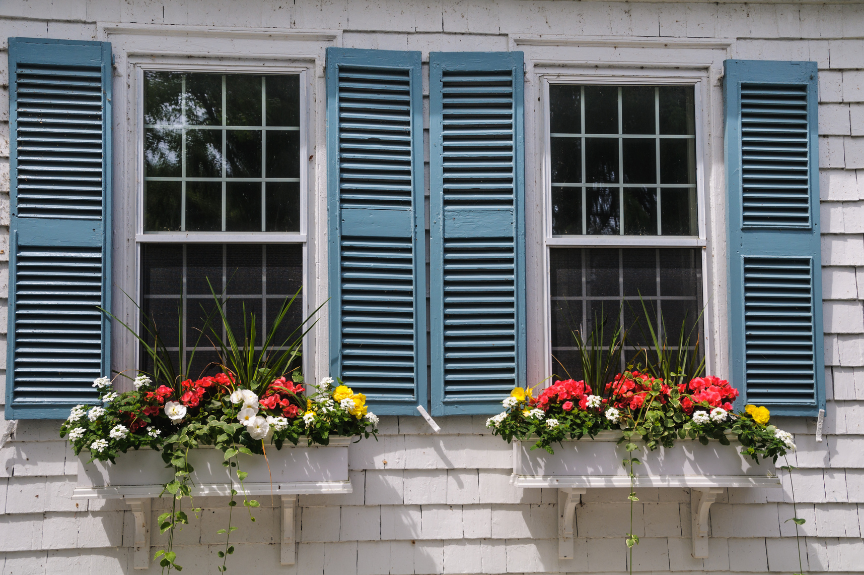 Double-hung windows provided by HomeRite Windows and Doors.